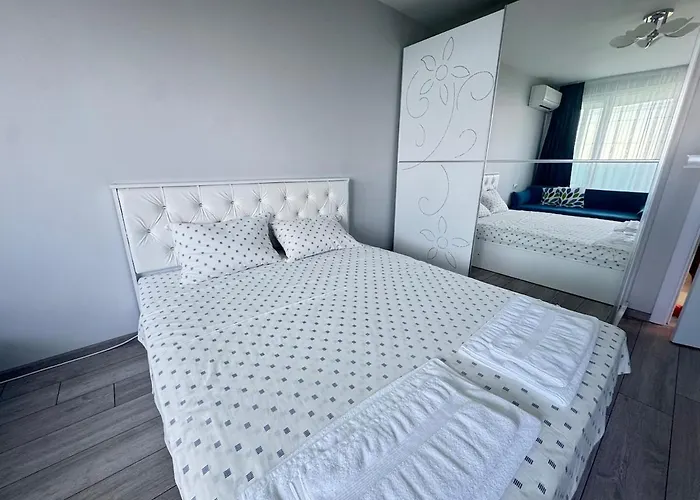 Lazur Sea 2bd דירה *